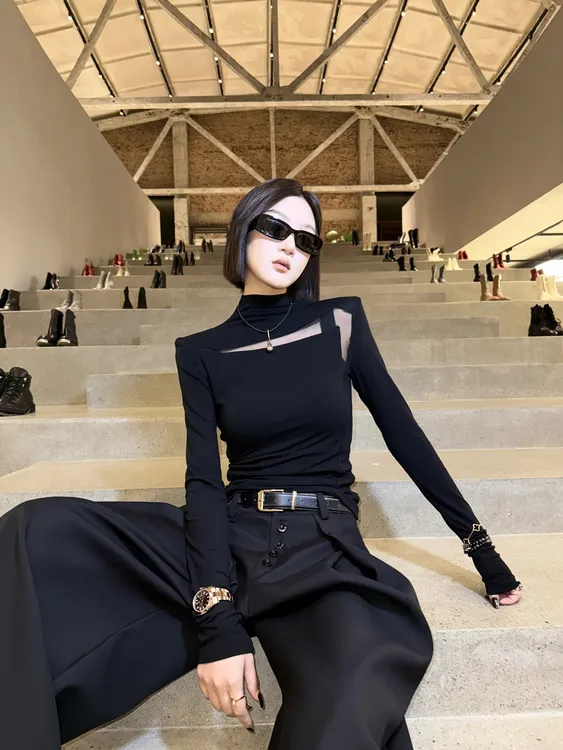 邓蕾婷【行走衣架子】秋季新款小众网纱拼接设计感修身洋气百搭上衣