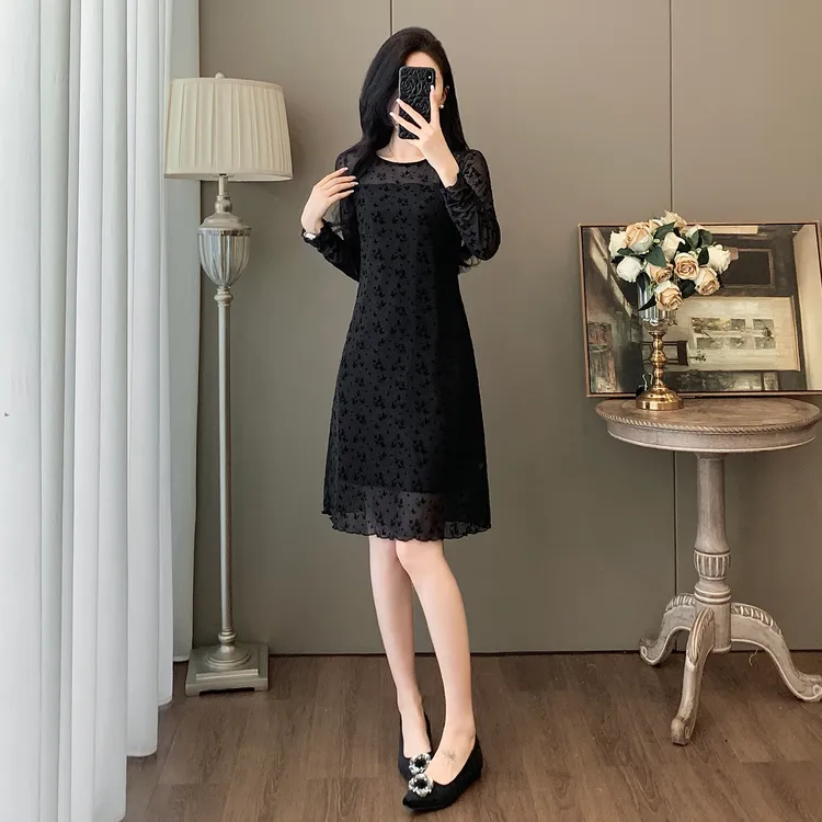 弹力面料黑色长袖连衣裙女秋季爆款显瘦气质赫本风小黑裙法式裙子