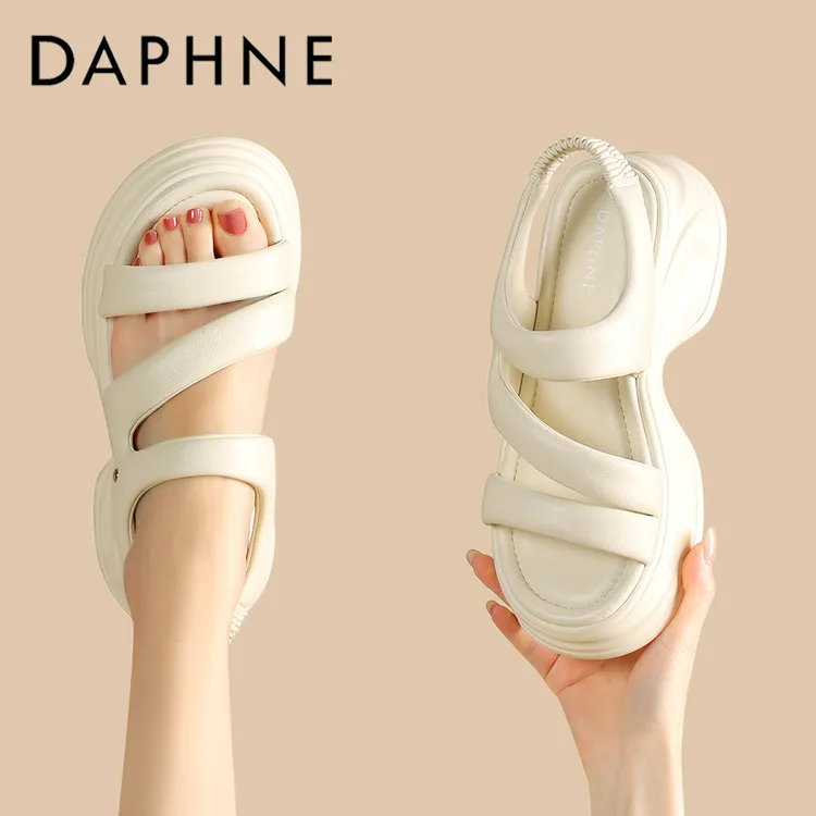 达芙妮一字带凉鞋女款夏季新款软底舒适厚底增高小个子休闲沙滩鞋