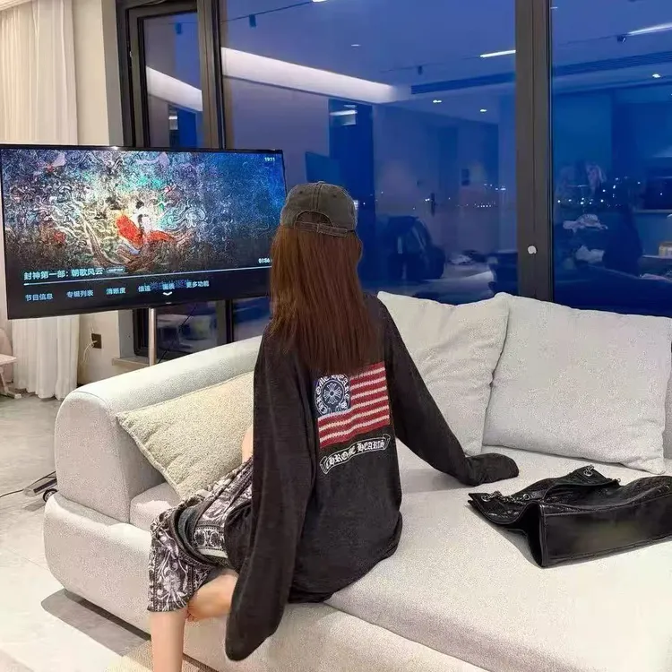 naifufu*星条旗梵文印花薄款长袖T恤女小众复古显瘦慵懒防晒上衣