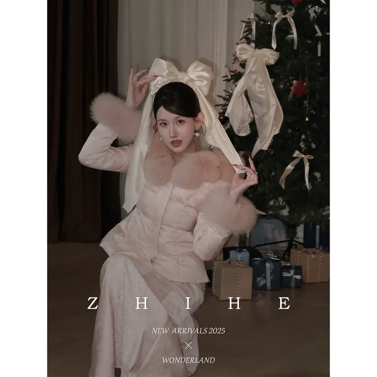 无艳一禾【粉锦玉】法式千金连帽狐狸毛收腰羽绒服+蕾丝提花半裙