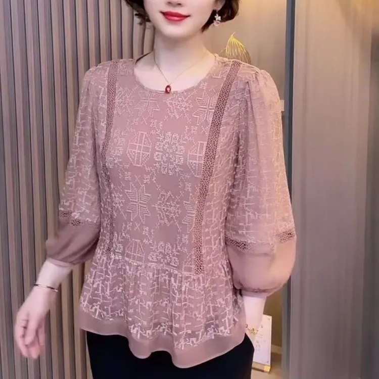 刺绣圆领宽松显瘦2025春秋新款洋气七分袖中年妈妈绣花遮肉小衫女