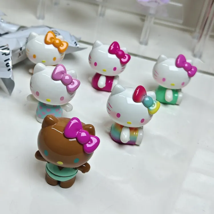 正版Hello   kitty夏日彩虹糖萌粒代拆盲袋