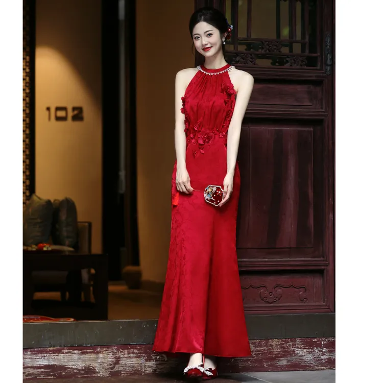 敬酒服新娘挂脖2025新款春夏高级感修身鱼尾订婚礼服红色晚礼服女
