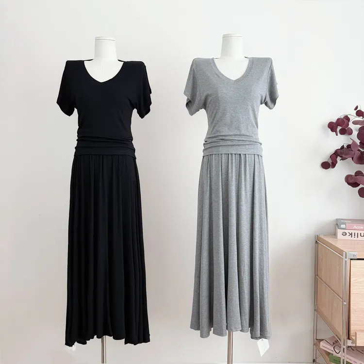 纸片人显瘦慵懒松弛感v领短袖T恤垂感大摆半身裙两件套装夏