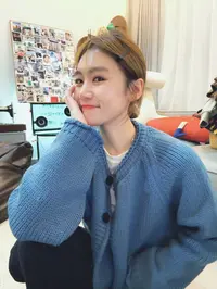 2025新款韩系高级感蓝色圆领针织开衫外套女