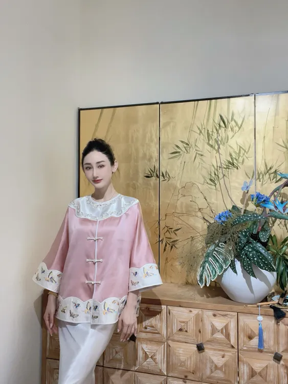 云间刺绣百蝶太太服