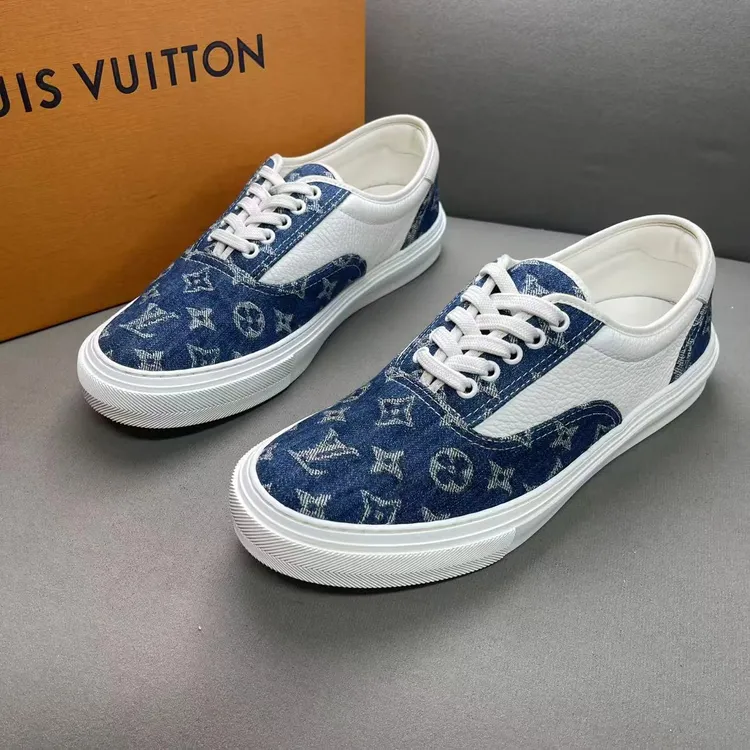 95新 LouisVuitton/路易威登 白蓝色时尚牛仔老花板鞋 41.5码