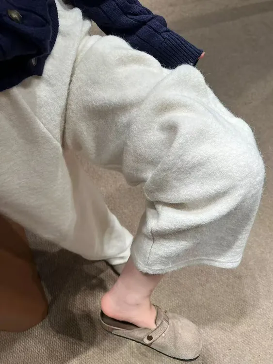 白色软糯毛呢阔腿裤女秋冬新款松弛感显瘦慵懒直筒垂感百搭糯米裤