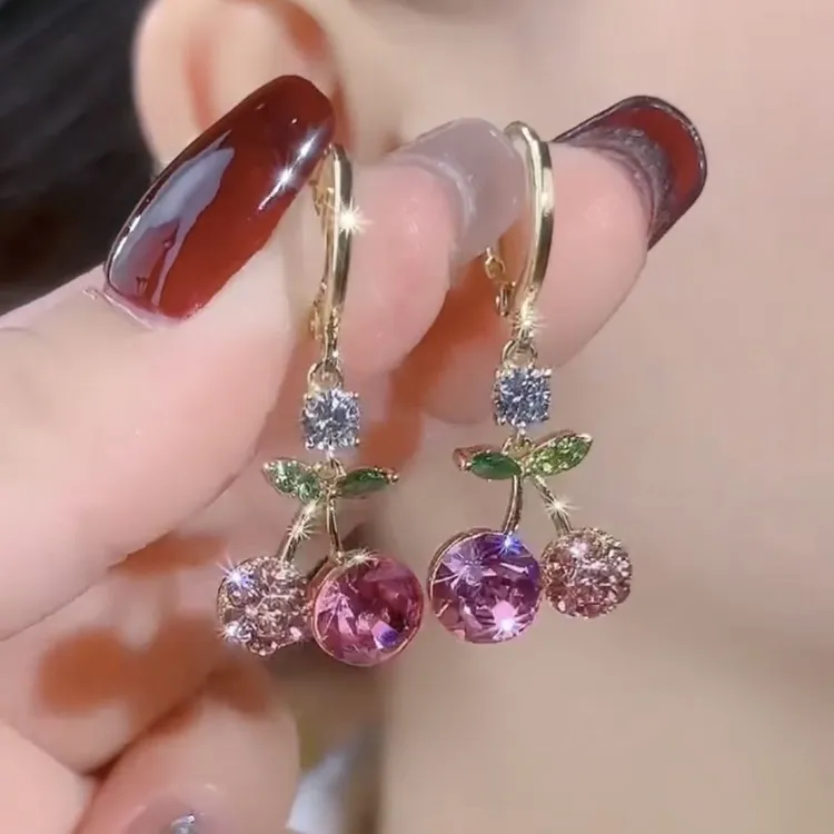 铜合金耳饰 气质超仙粉色镶钻樱桃耳环女百搭小众设计感时尚耳饰