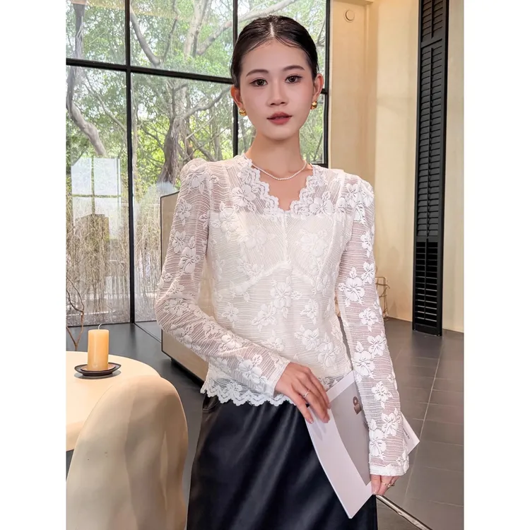 假两件加绒白色打底衫女秋冬2025新款蕾丝长袖t恤磨毛内搭上衣