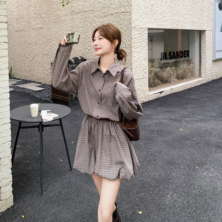 复古休闲风小个子格纹衬衫连衣裙女2025新款早秋松弛感通勤花苞裙