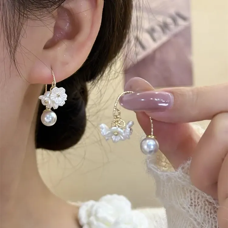 铜合金耳饰 轻奢小众设计感花朵珠珠耳挂超仙小花耳环高级感耳饰