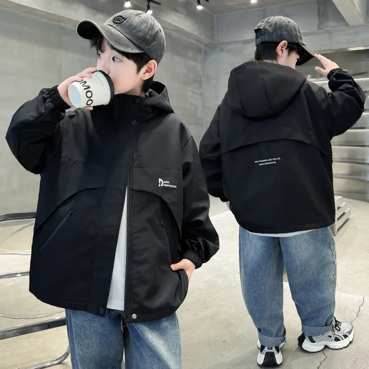 男童外套春秋款儿童2025新款秋季男孩连帽上衣大童冲锋衣秋天夹克