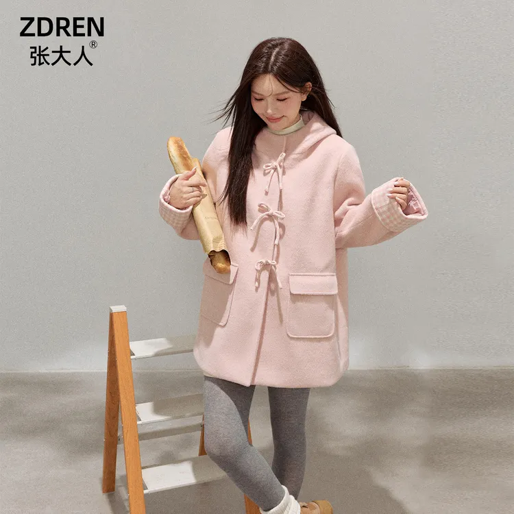 张大人【糯米轻甜】大码女装微胖妹妹粉色减龄连帽牛角扣毛呢大衣