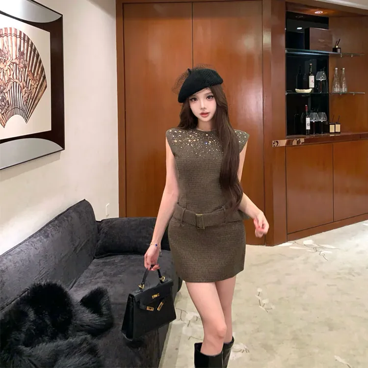 2025秋冬新款重工烫钻毛呢连衣裙女miu系气质纯欲收腰毛呢背心裙