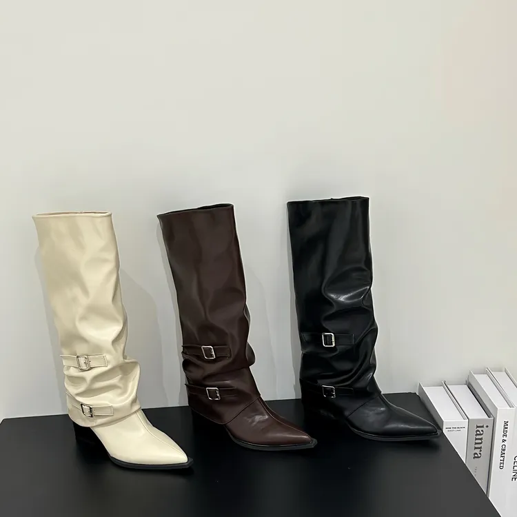 朋克风尖头褶皱高跟堆堆靴女2025春秋新款设计感粗跟皮带扣裤管靴