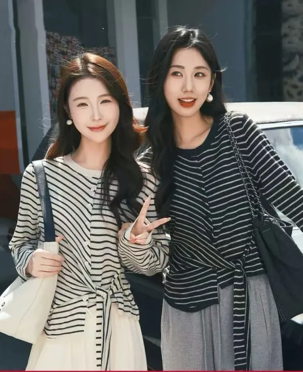 张金家百搭气质减龄休闲秋款上衣全羊毛细条打底衫2511