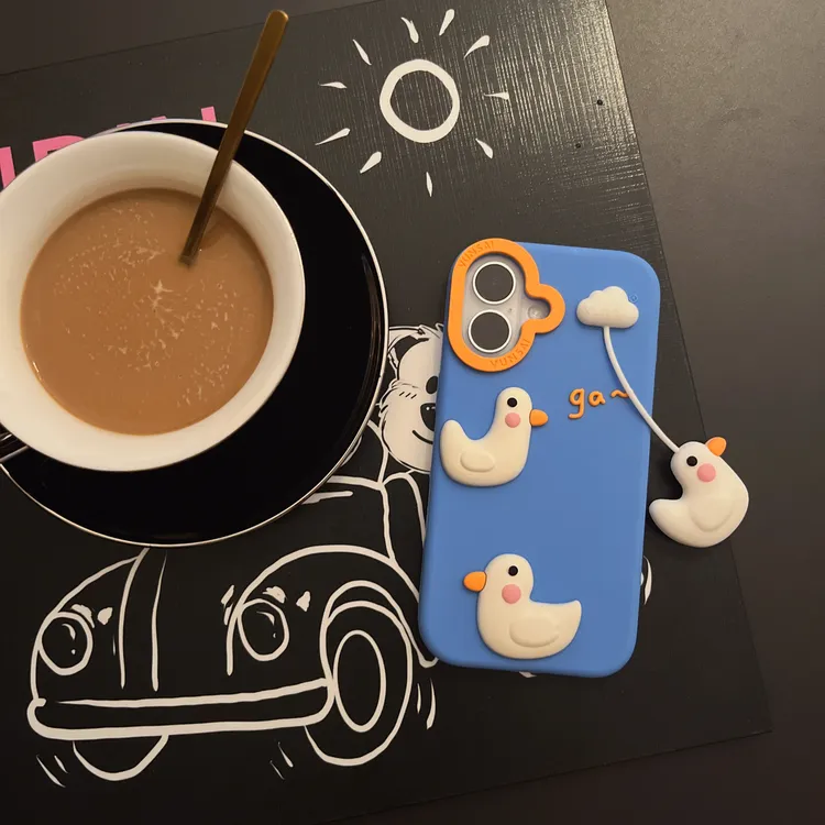 适用iPhone17Promax趣味创意立体可爱摇摆吊坠秋千鸭15新款手机壳