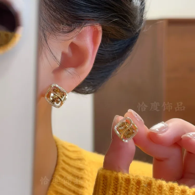 铜合金合成锆石耳饰 【恰度】微镶锆石秋日方糖耳钉气质轻奢