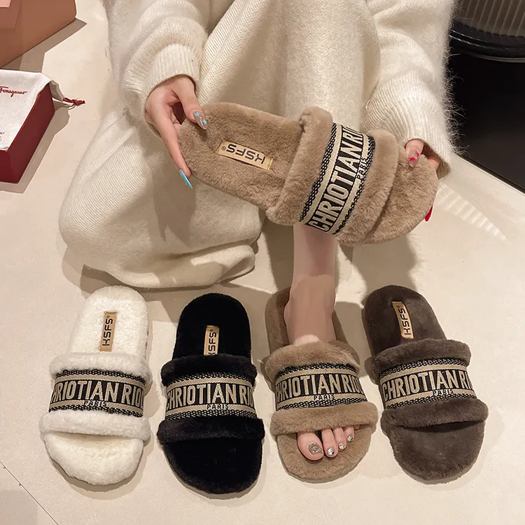 高级感毛毛拖鞋平底款2025新款秋冬季时尚百搭加绒棉拖鞋ins韩版