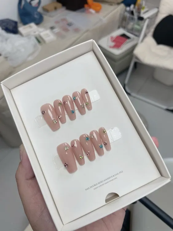 【小猴子穿戴甲】多巴胺彩钻小猴子纯手工穿戴甲高级氛围美甲裸色