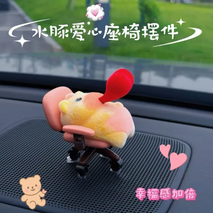 植绒水豚旋转座椅摆件恶搞公仔解压汽车办公室桌面解压摆件公仔