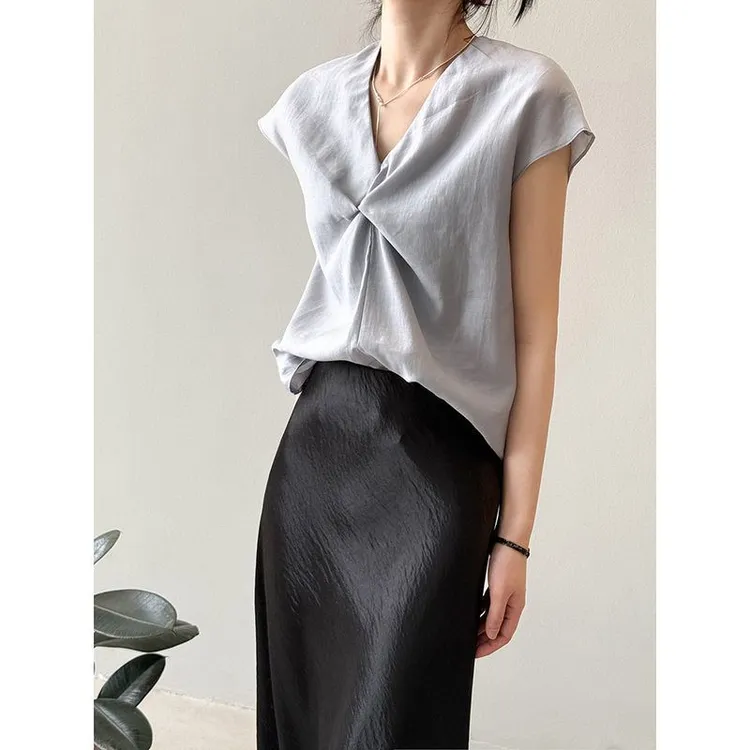 言双上衣夏季坎肩82280衬衫天丝v法式女设计感别致领小众 飞飞