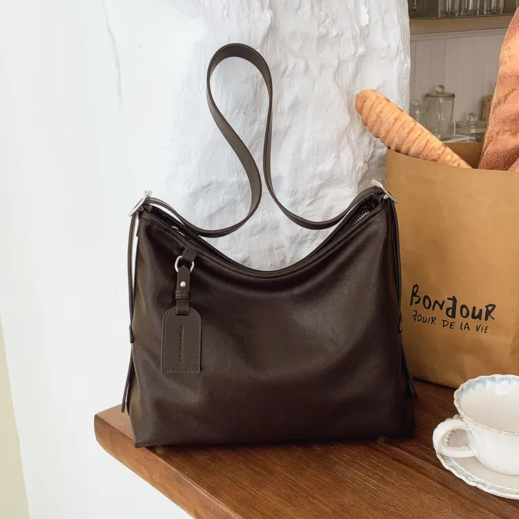 简约腋下单肩包通勤上课学生包秋冬复古腋下托特包百搭休闲单肩包