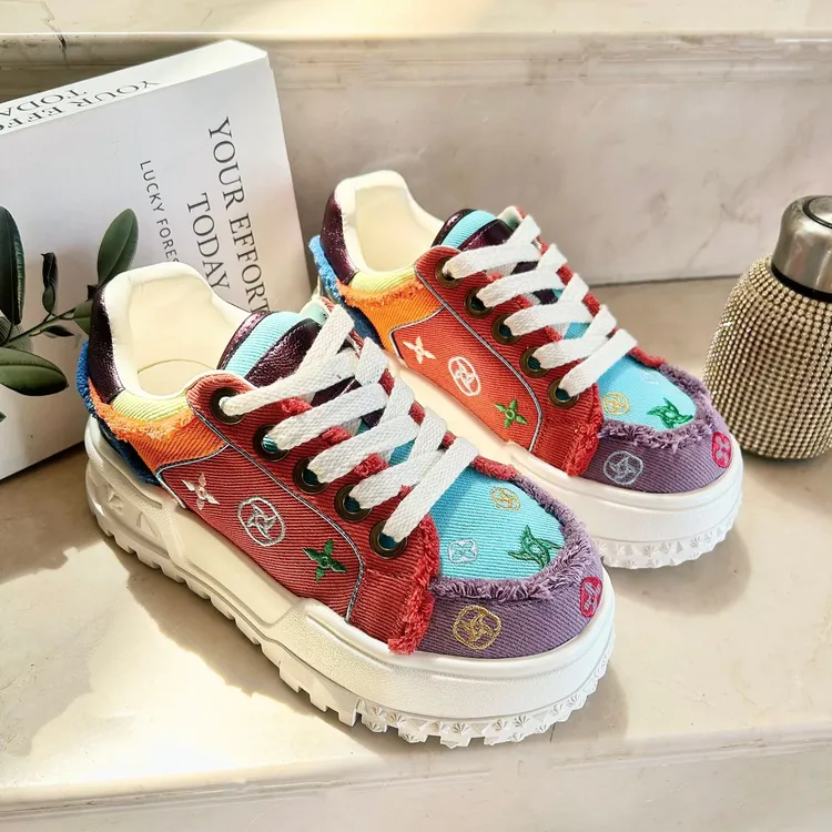 泰古珂儿2025年秋冬季新款+5.5CM四季刺绣撞色休闲百搭德训女鞋