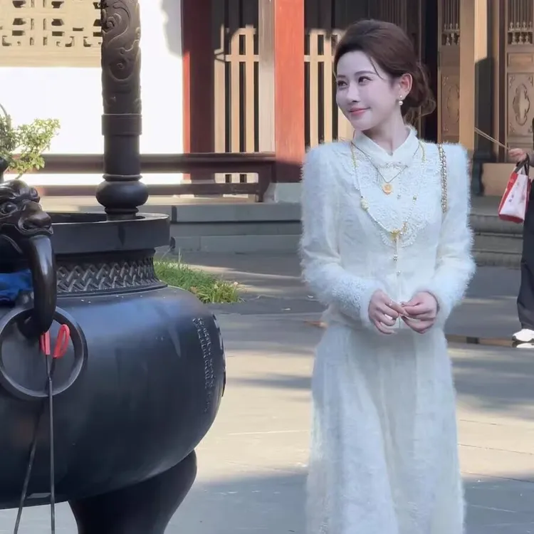 婷婷白孔雀 一步三回头仙气羽毛纱蕾丝上衣大码半裙8229白月光装