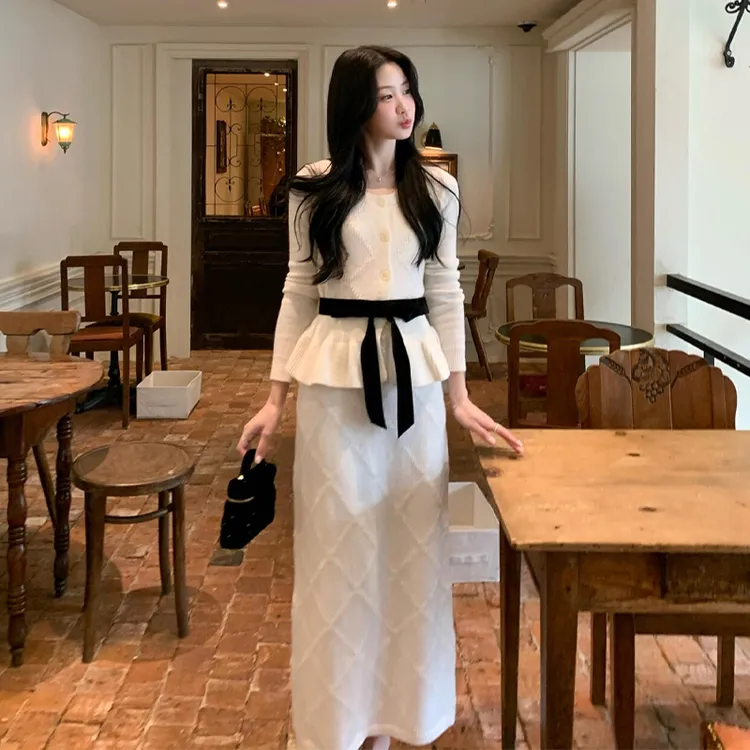 2025秋冬新款女法式高级感修身蝴蝶结毛衣上衣气质高腰显瘦半身裙