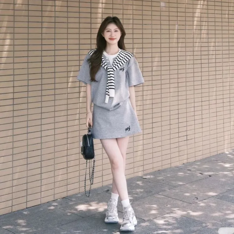 学院风运动套装女2025夏季韩系减龄宽松假两件短袖短裙披肩三件套