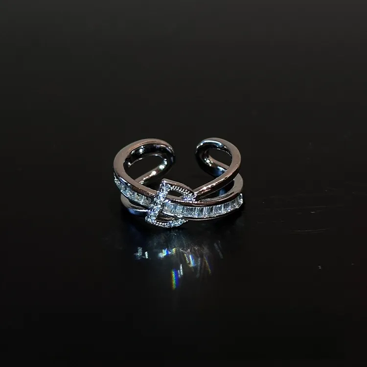 卡柒 铜合金戒指 爆闪字母交叉双层戒指时尚个性高级感叠戴食指戒