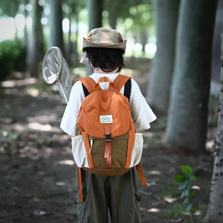 男女童轻便休闲户外登山包2025新款洋气书包儿童撞色研学双肩背包
