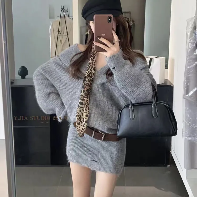 配丝巾慵懒设计感破边v领中长款针织连衣裙女秋冬宽松包臀毛衣裙