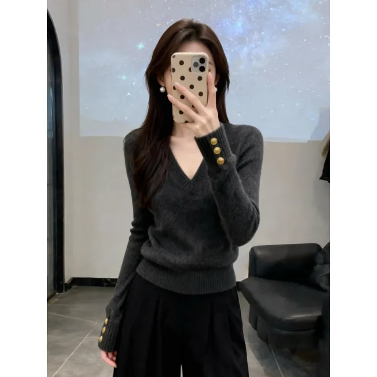 法式高级感灰色v领毛衣女秋冬2025新款可外穿内搭打底衫针织上衣