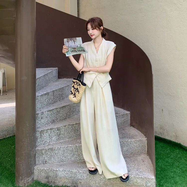 老钱风无袖马甲阔腿裤套装女夏2025新款设计感V领上衣裤子两件套