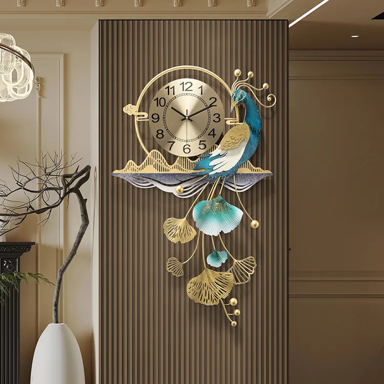 孔雀装饰客厅时钟2025新款挂钟高级感轻奢挂墙钟表家用大气石英钟