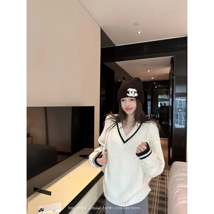 THEISSN宁司 撞色V领慵懒宽松套头毛衣女秋冬针织上衣 01758