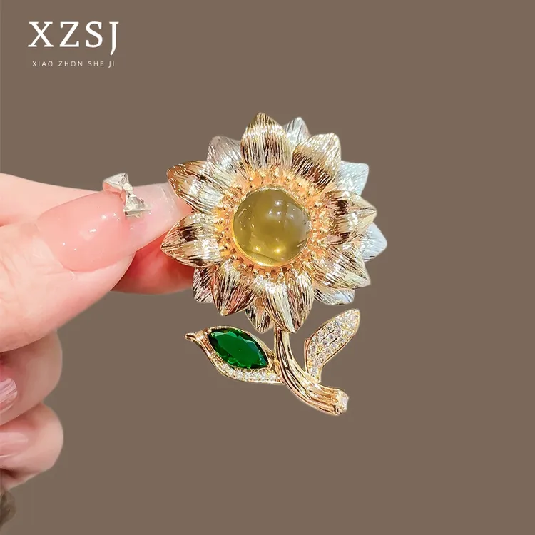 铜锆石胸针 一举夺魁 新款向日葵别针女高档精致轻奢胸花大衣配饰