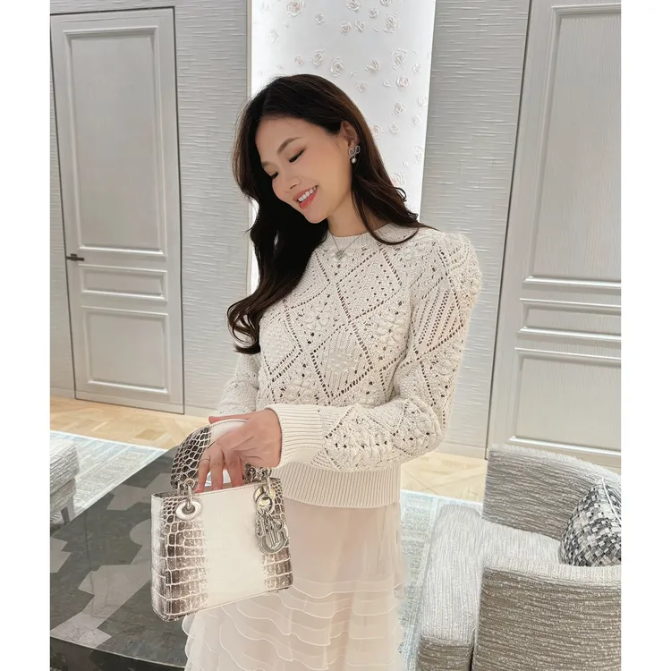 【琳媚】“上衣”早春时尚百搭减龄镂空钩花套头针织上衣