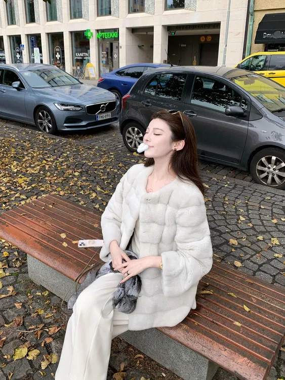 人造皮草 2025秋冬新款优雅精致圆领横排仿貂皮大衣时尚皮草外套