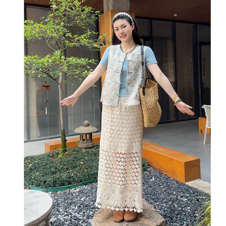 PM王囡囡 水蓝色刺绣盘扣国风马甲 ND1B0799