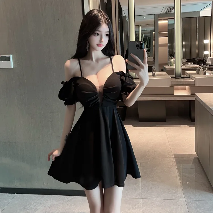 网红时尚炸街新款女装性感低领露肩泡泡袖收腰显瘦短款吊带a字裙 