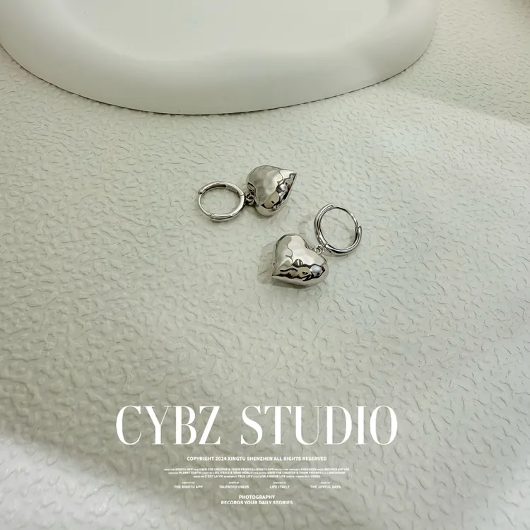 925银耳饰 S925银耳扣休闲日常百搭耳饰心形超闪爱心凹凸面手工