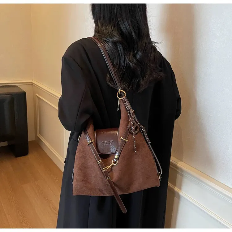 大容量双肩包女2025新款潮小众高级感复古单肩包麂皮绒通勤托特包