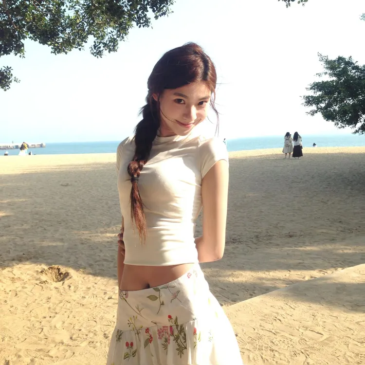 夏日法式甜美风穿搭修身显瘦正肩短袖T恤女碎花半身裙长裙两件套