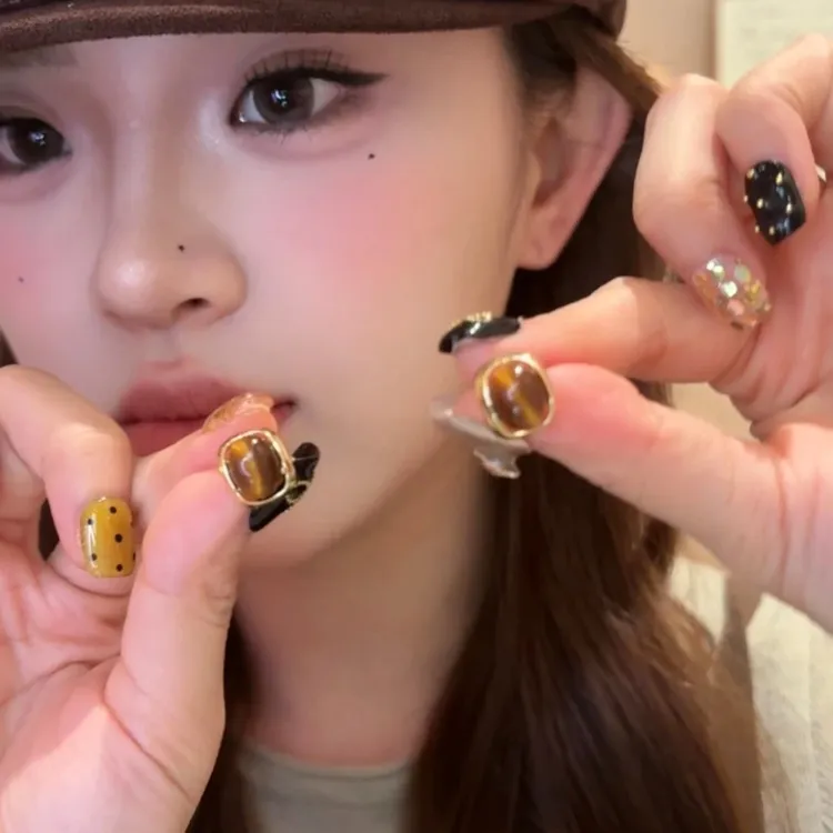 美拉德猫猫石耳环2025新款爆款高级感轻奢耳钉小众时尚气质耳饰女