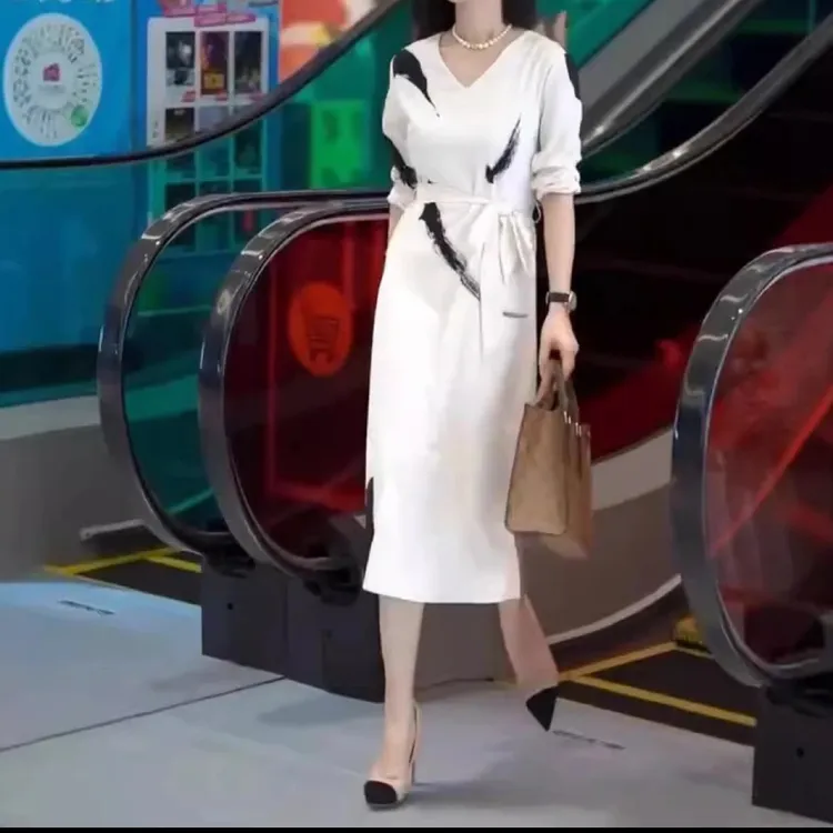 早秋新款白色V领中长款显瘦气质连衣裙